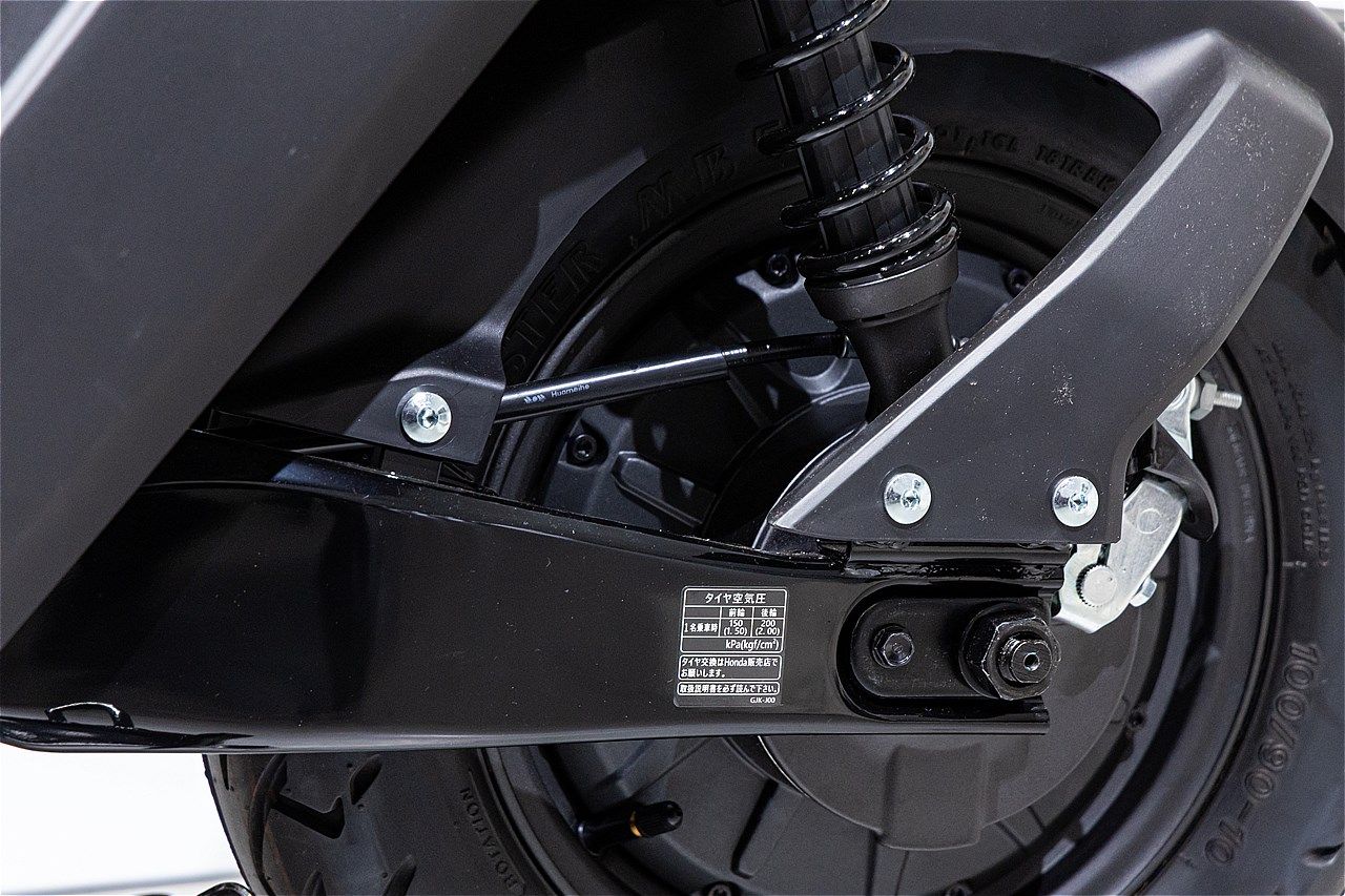 原付一種のホンダ新型電動スクーター｢アイコンe:｣（写真：三木 宏章）