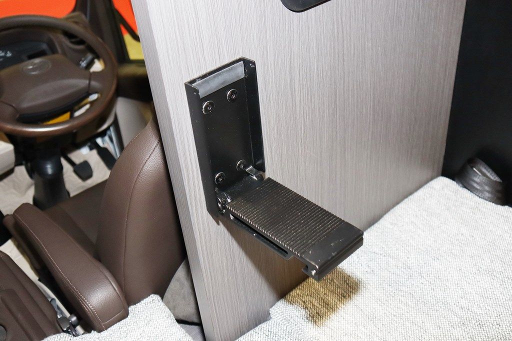 ダイレクトカーズの新作キャンピングカー「DN-75」（写真：筆者撮影）