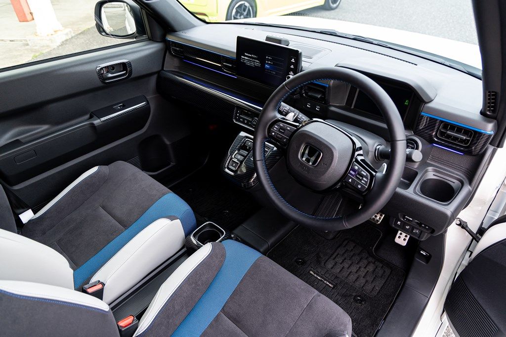 ホンダアクセスの純正アクセサリーを装着したホンダ「Super-ONE」（写真：三木 宏章）