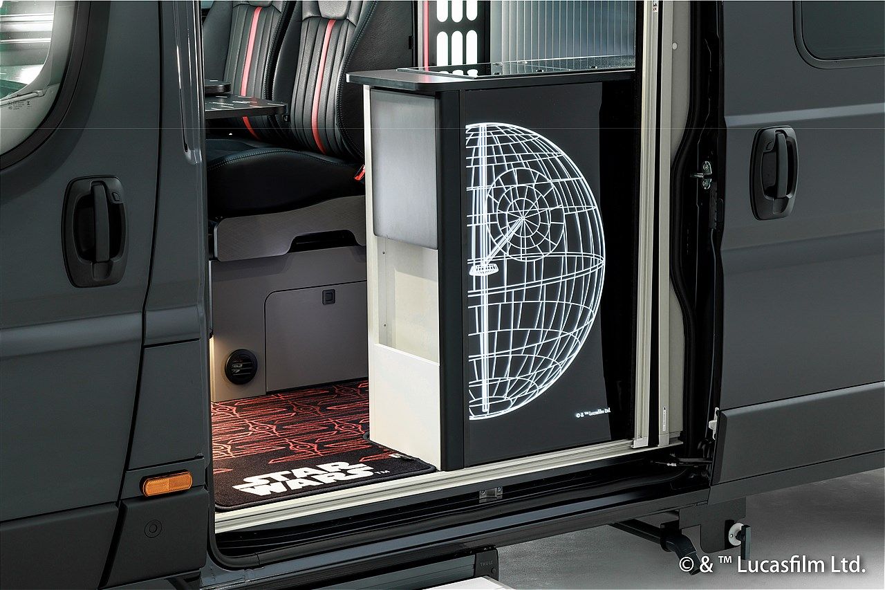 スター・ウォーズの世界観が広がるトイファクトリーのキャンピングカー「ダビンチ6.0＜スター・ウォーズ＞エディション」（写真：トイファクトリー）