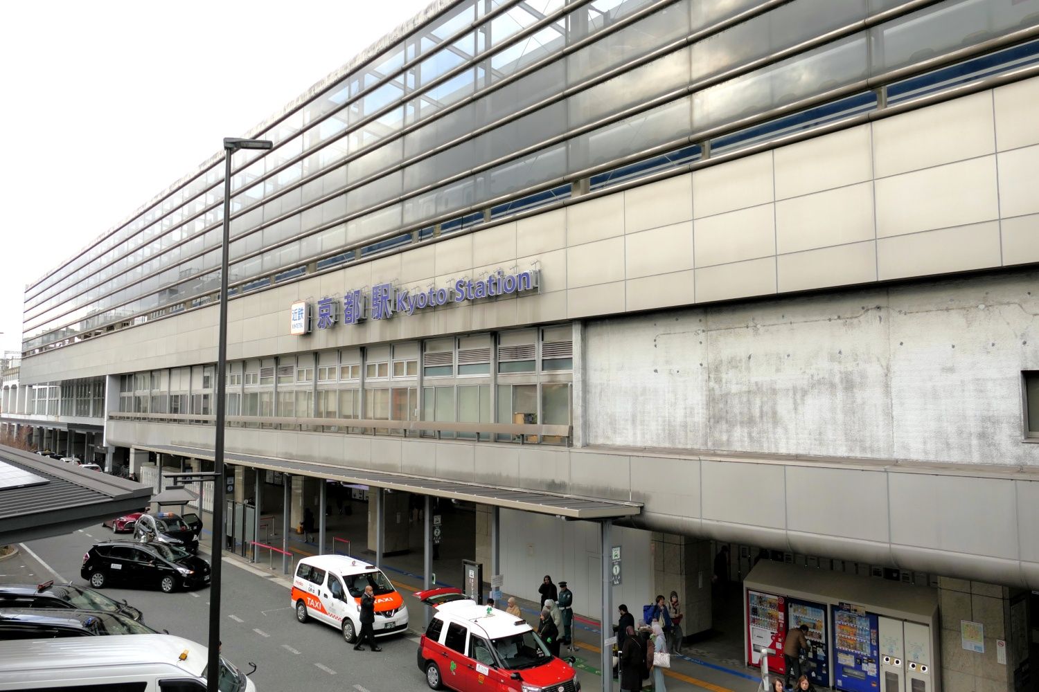 現在の京都駅八条口（記者撮影）