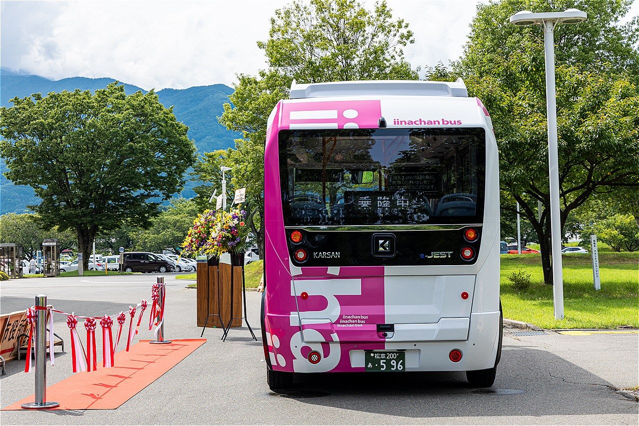 伊那市役所で行われたEV出発式の様子（筆者撮影）