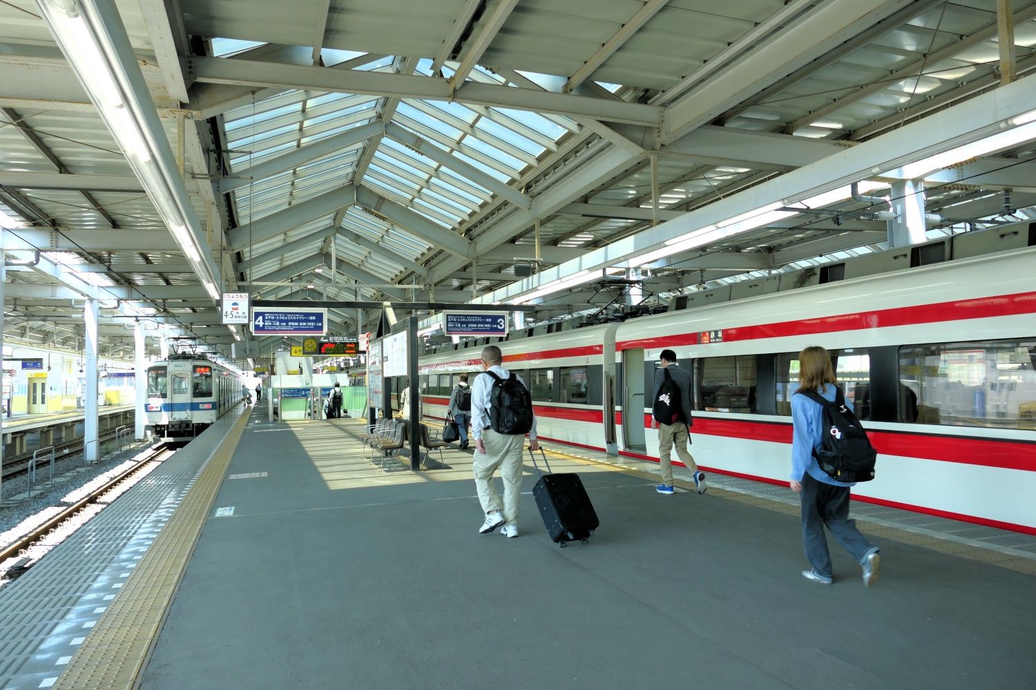 東武鉄道　太田駅　ホーム