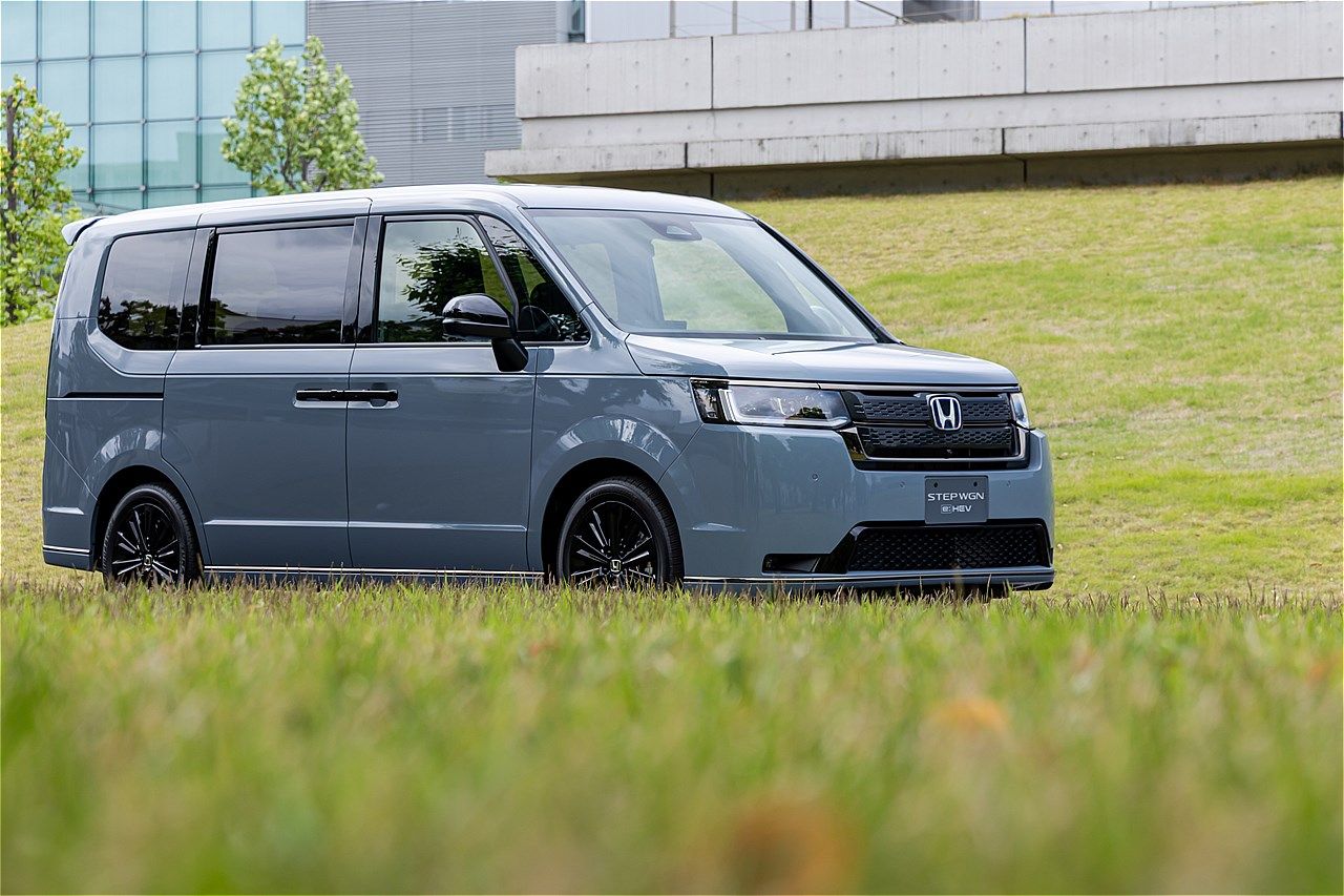 ホンダ「ステップワゴン e：HEV スパーダ  プレミアムライン ブラック エディション」（写真：三木 宏章）