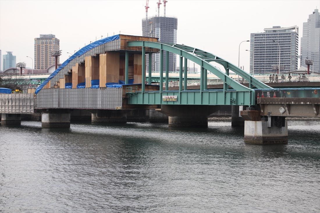 遊歩道化工事が進む旧晴海鉄道橋（2025年2月）。2025年9月19日から遊歩道として一般開放される（筆者撮影）