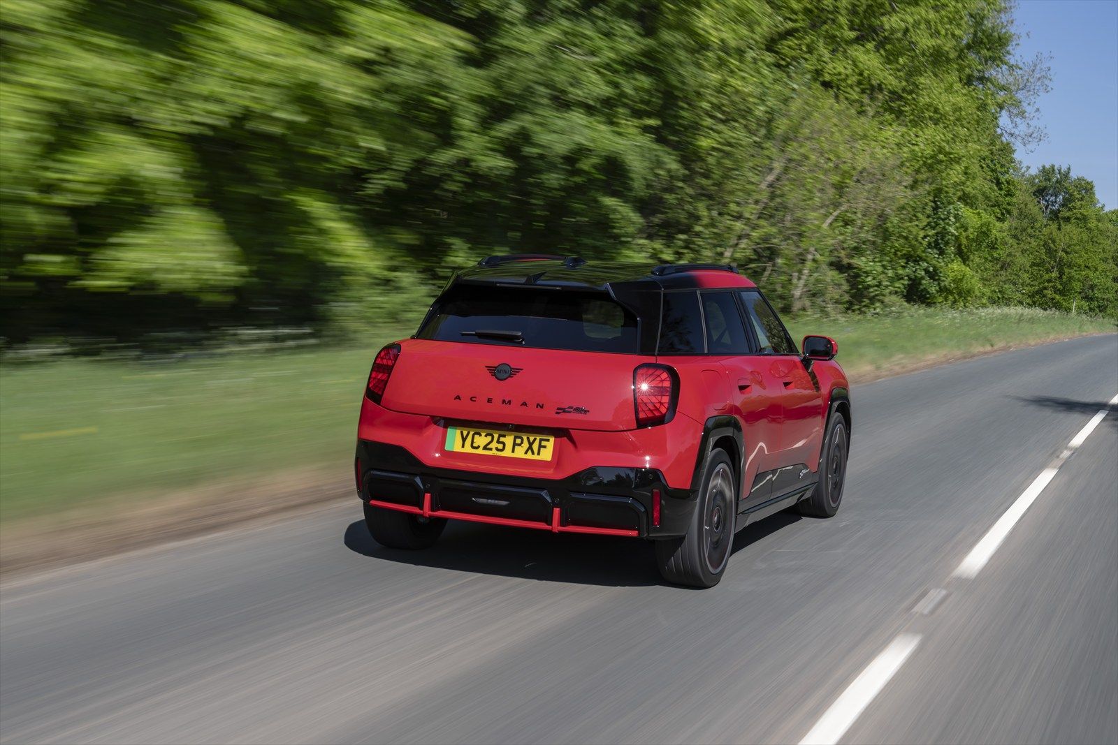 ルーフがオプションのグラデーションカラーの塗り分け（写真：MINI）