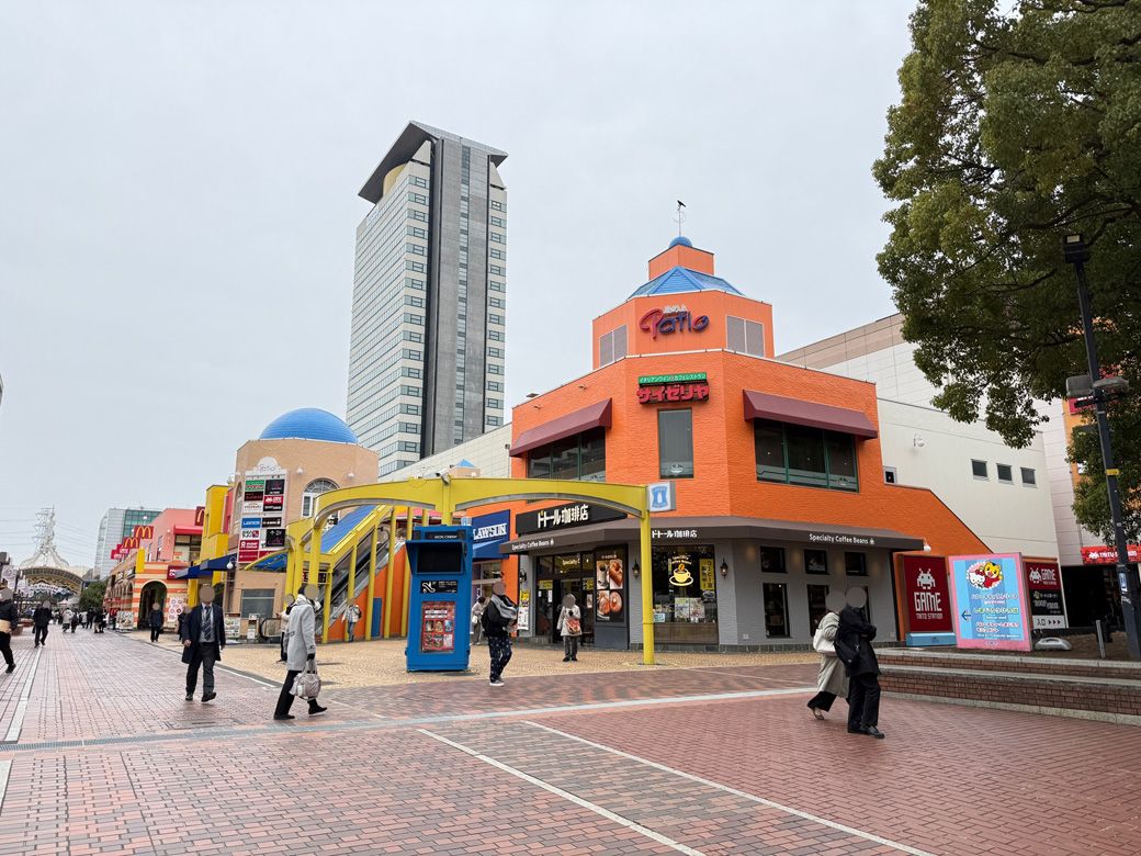 「丘の上プラザ」の対面にある「丘の上パティオ」（筆者撮影）