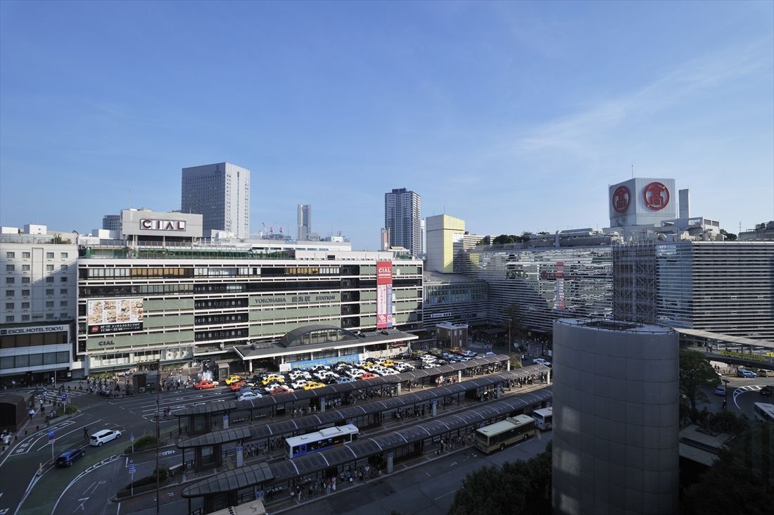 2010年ごろの横浜駅西口の様子。駅ビルは再開発前の建物だ（撮影：今祥雄）