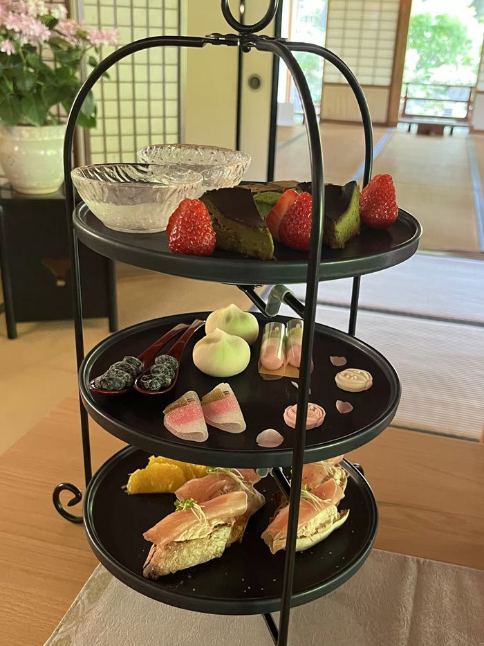 通常は入れない「小倉城庭園」の座敷で、アフタヌーンティーをいただいた（写真：筆者撮影）