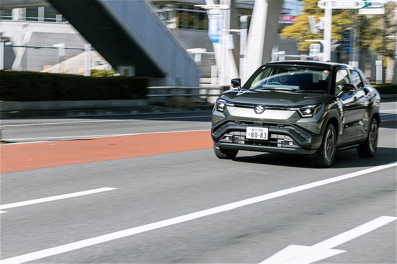 スズキの新型BEV「eビターラ」（写真：三木 宏章）