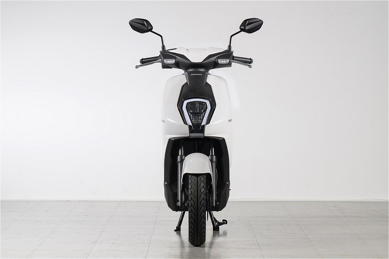 原付一種のホンダ新型電動スクーター｢アイコンe:｣（写真：ホンダモーターサイクルジャパン）