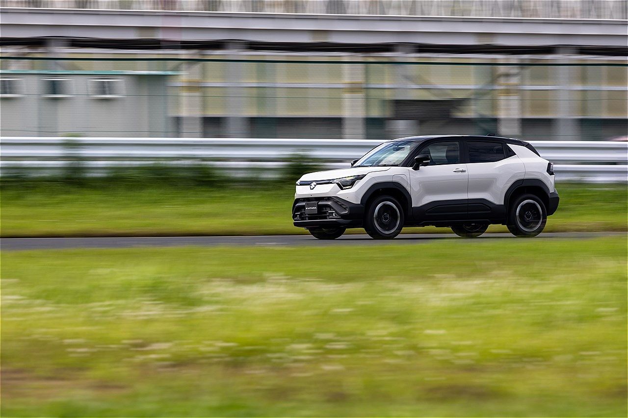 スズキの新型「eビターラ プロトタイプ」（写真：三木 宏章）