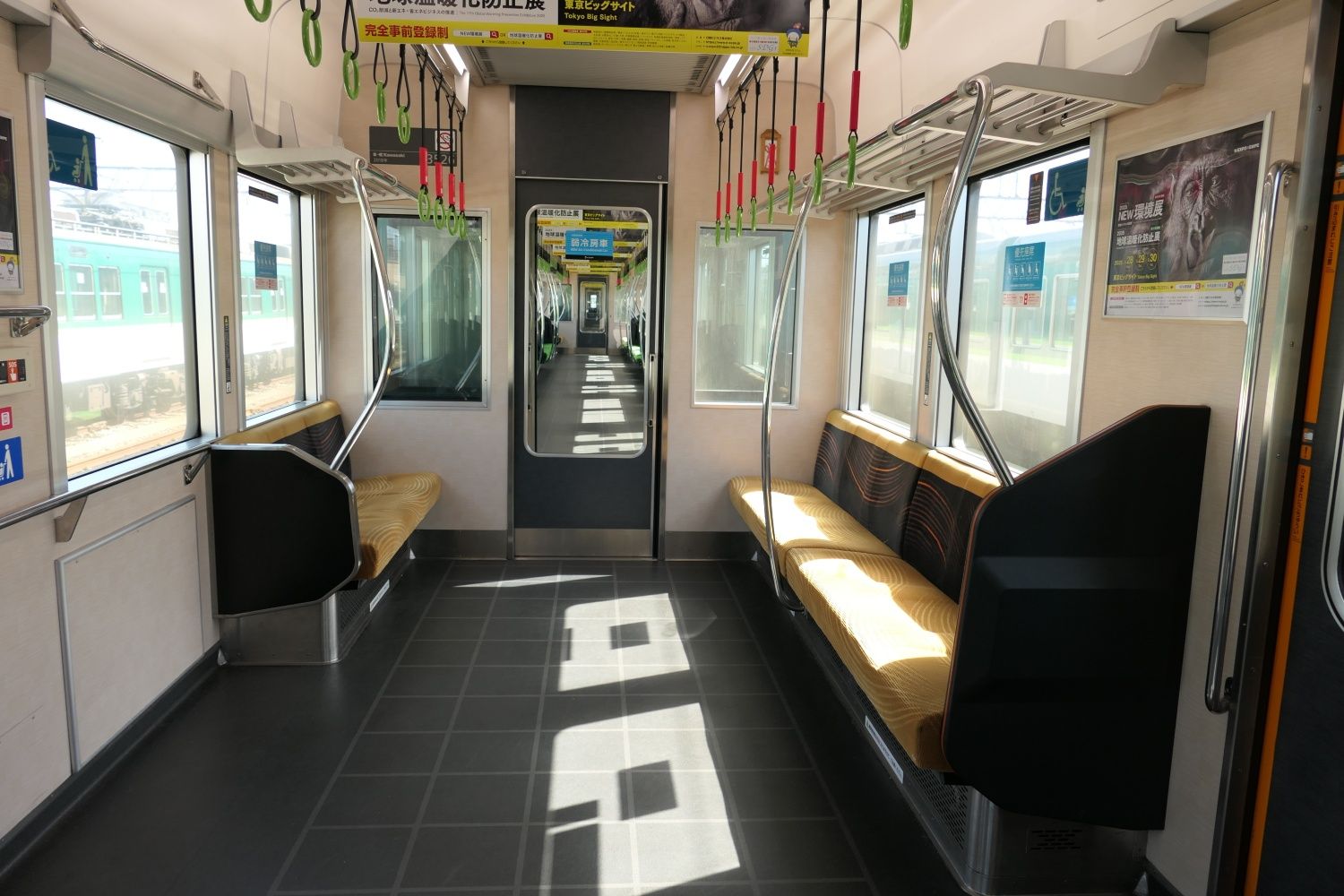 京阪電気鉄道13000系　車内