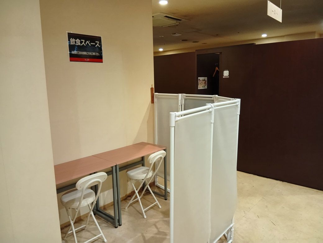 飲食スペース（筆者撮影）