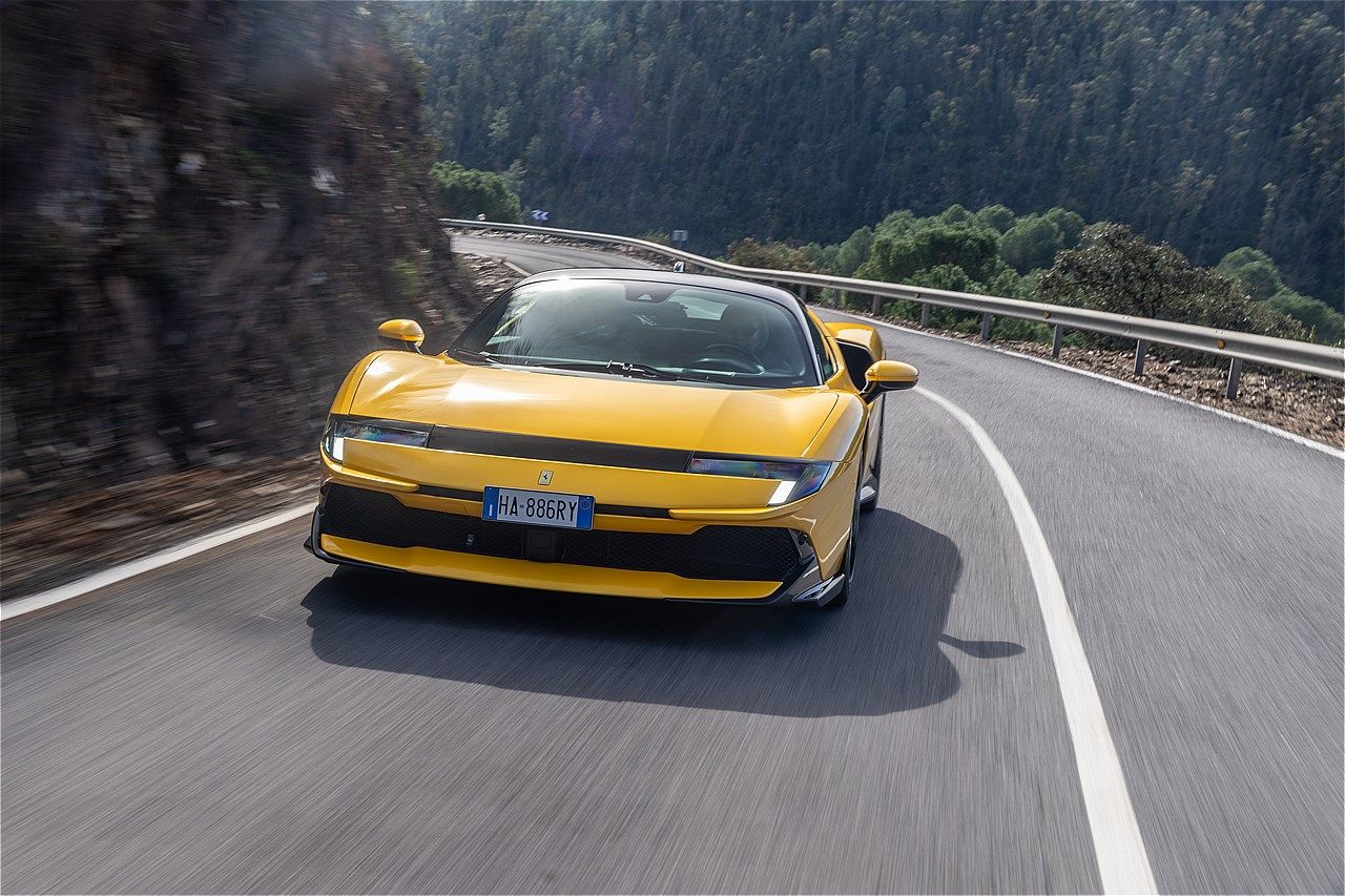 フェラーリの新型車「849テスタロッサ」（写真：Ferrari Japan）