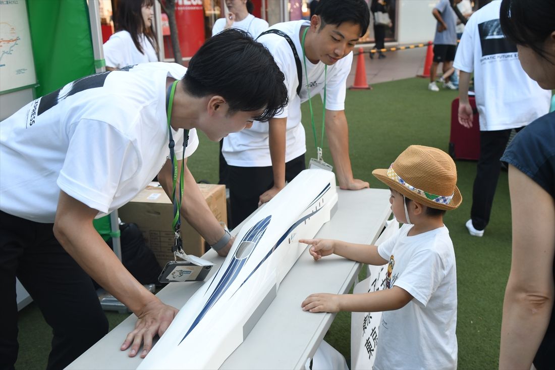 「ジャンプロープチャレンジ」会場でのJR東海の展示（記者撮影）