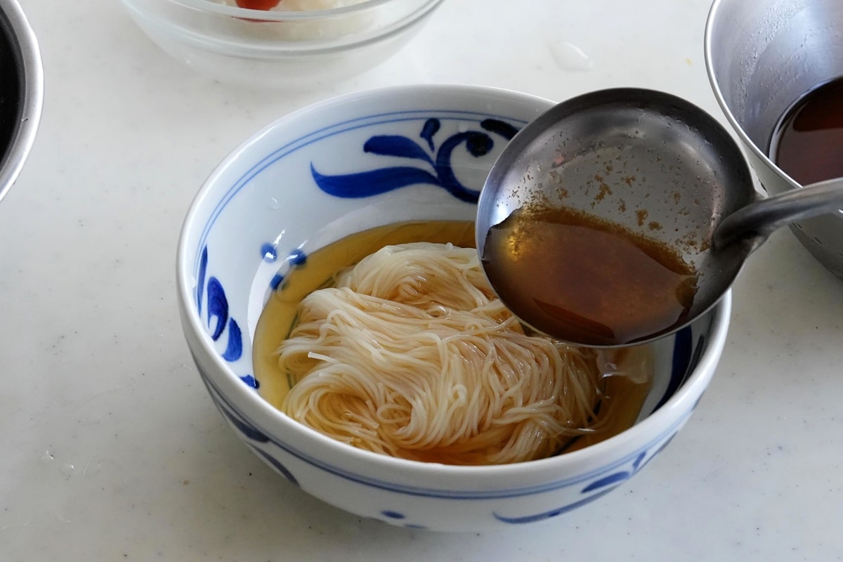 つゆの量は好みですが、たっぷりかけたほうがいいでしょう（写真：筆者撮影）