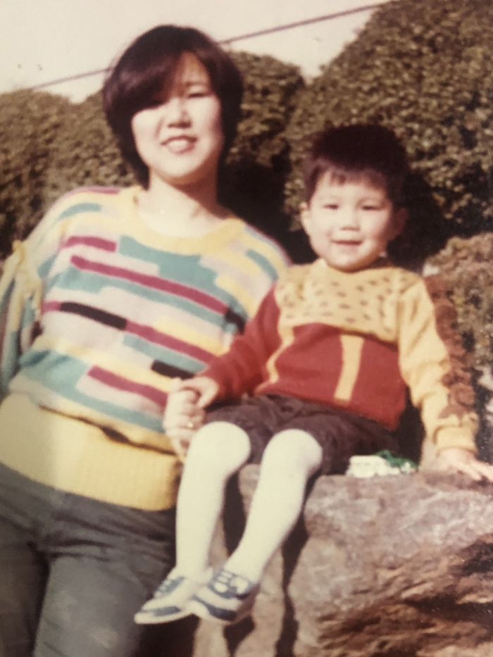 息子の輝明さんと（写真提供：なにわ小町）