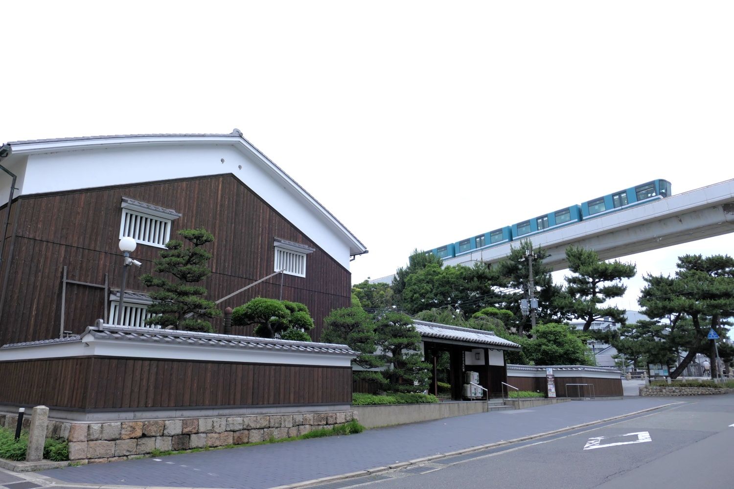 六甲ライナー　菊正宗酒造記念館