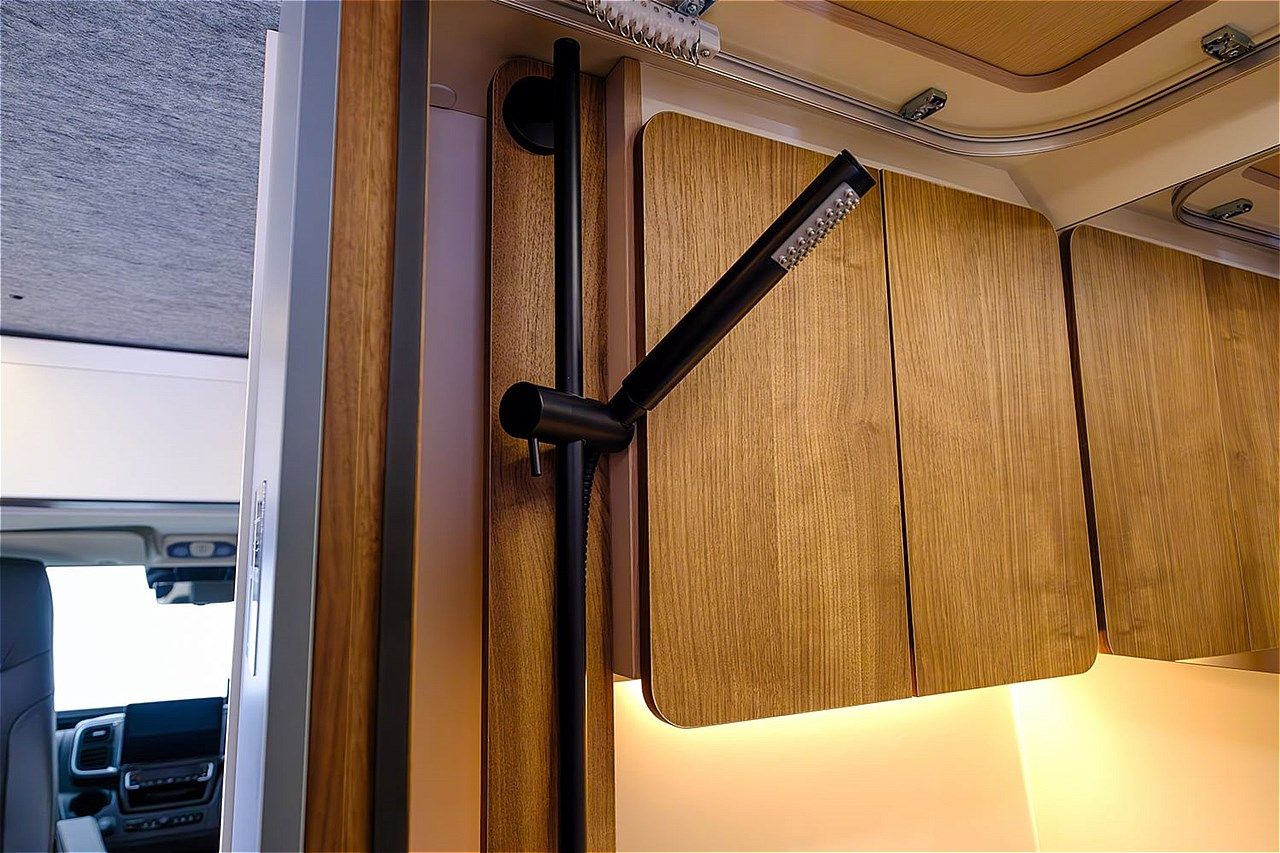 ジャパンキャンピングカーショー2026でトイファクトリーが発表した新型「ダヴィンチ6.0」（写真：トイファクトリー）