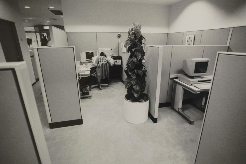 埼玉県”志木サテライト・オフィス”受付（写真：1988年06月10日、高橋孫一郎撮影）