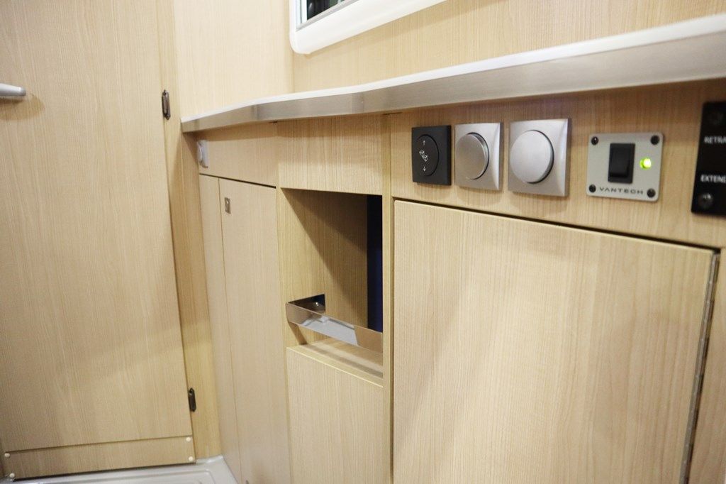 いすゞ「トラヴィオ」をベースにした、バンテックの新型キャンピングカー「コルド リーブス」（写真；筆者撮影）