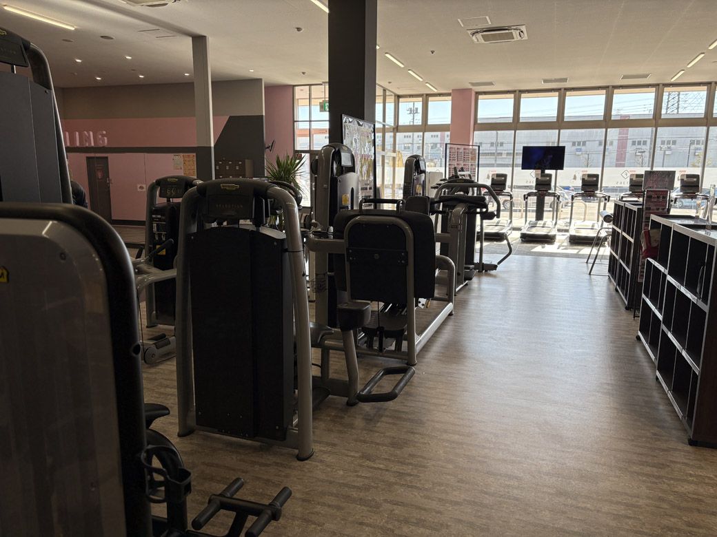 ジムの中の様子。ここはフィットネスエリアだ（写真：筆者撮影）