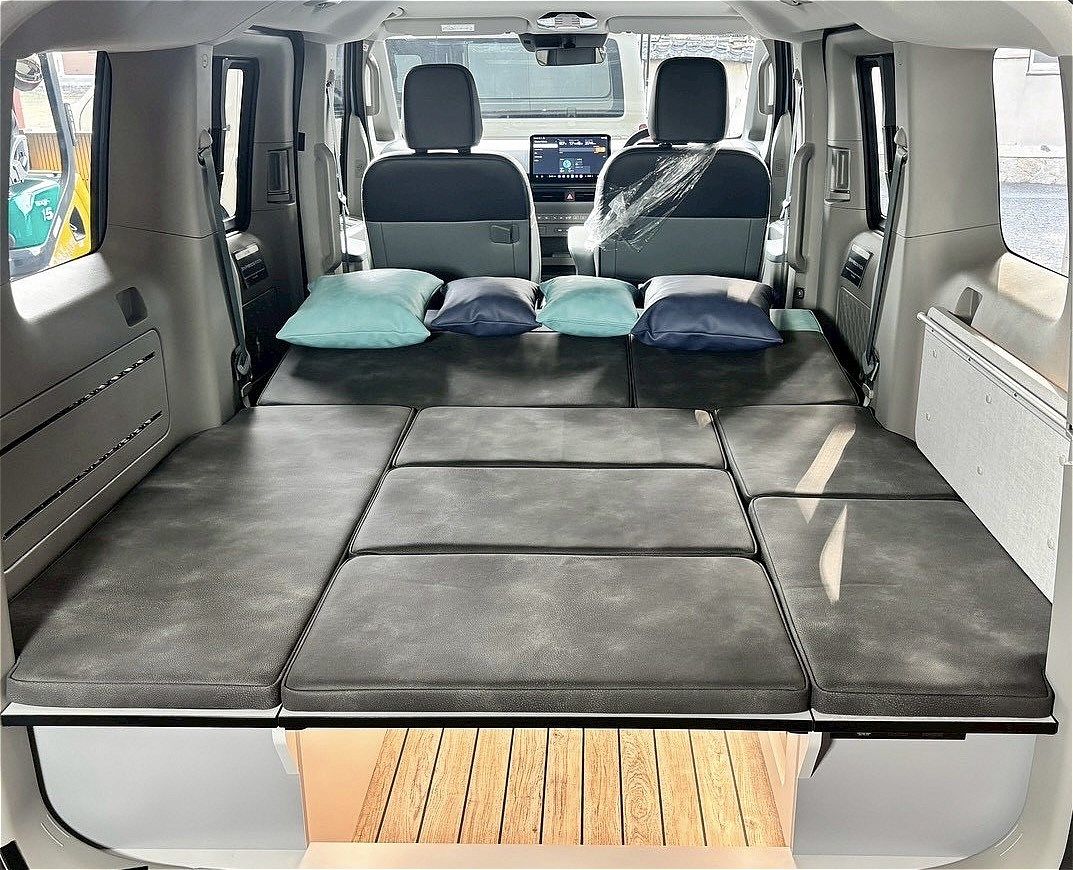 LACホールディングスのBEVキャンピングカー「LAC EVキャンパーP」（写真：LACホールディングス）