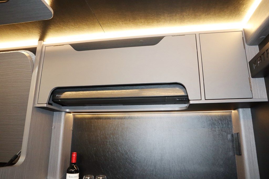 ダイレクトカーズの新作キャンピングカー「DN-75」（写真：筆者撮影）