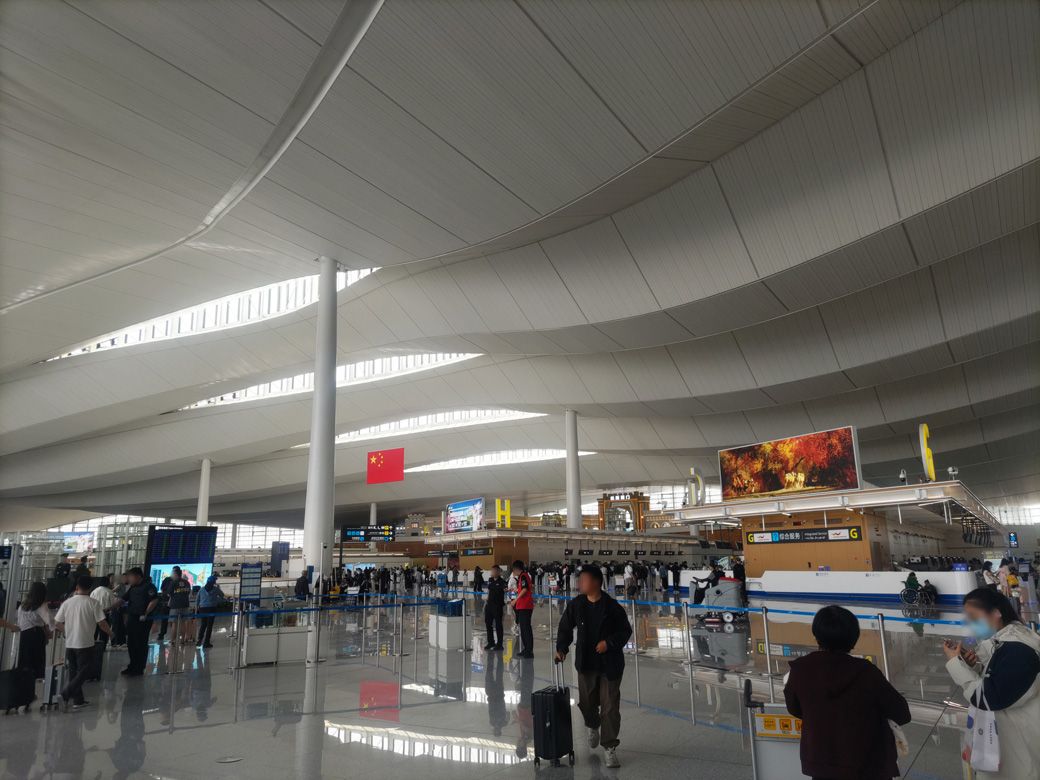 ウルムチ地窩堡国際空港。でかい（筆者撮影）