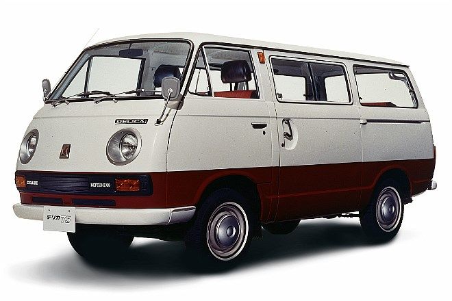 1969年発売の三菱「デリカコーチ」（写真：三菱自動車）