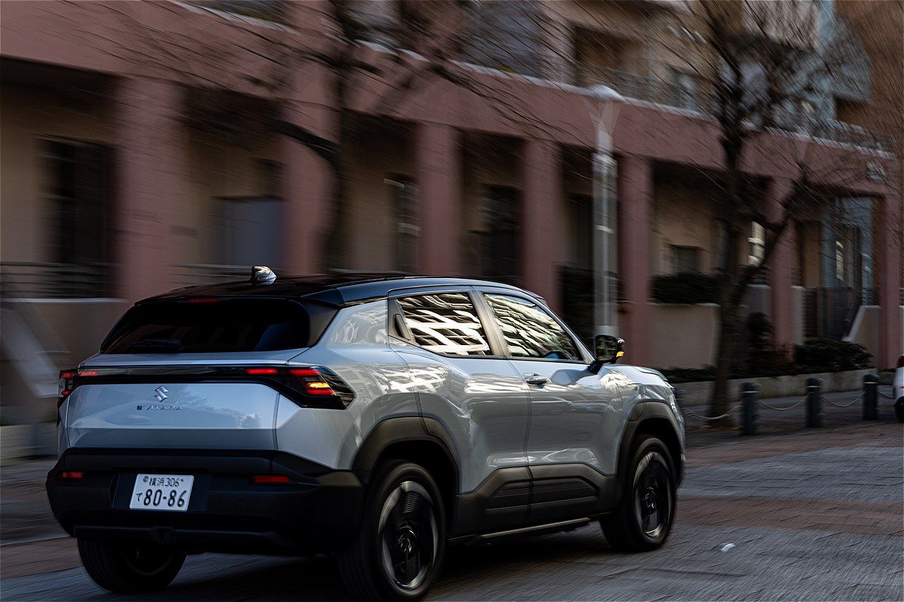 スズキの新型BEV「eビターラ」（写真：三木 宏章）