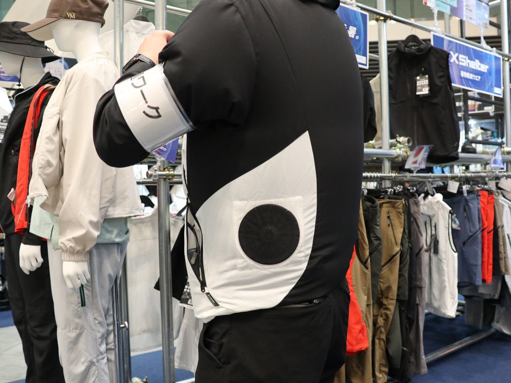 ファン付きウェアは台湾でも目玉製品にする（筆者撮影）