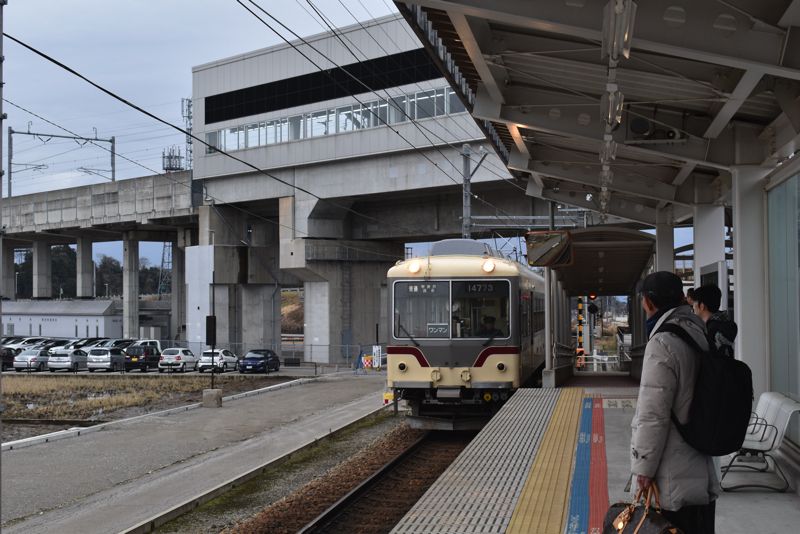 北陸新幹線との接続駅である新黒部駅。宇奈月温泉駅へ向かう観光客が利用するが、 ここも廃線候補区間に（2019年、筆者撮影）