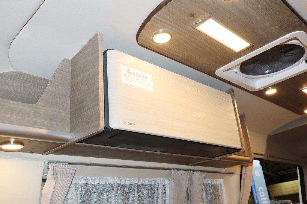 新型キャンピングカー「レクビィ プラスリビン」のオールシーズンタイプ（写真：筆者撮影）