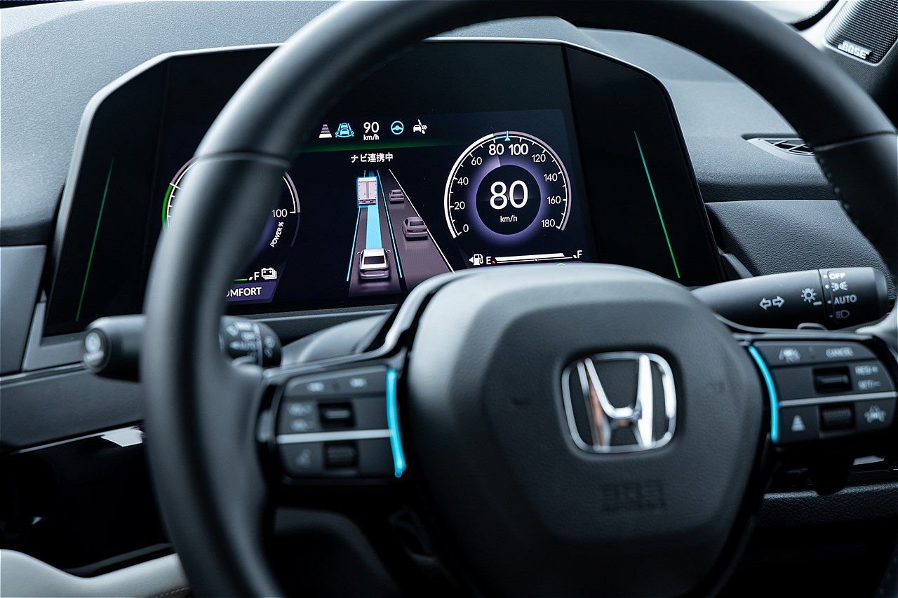 ホンダ量販モデル初のハンズオフ機能を搭載した「アコード e:HEV Honda SENSING 360＋」（写真：三木 宏章）