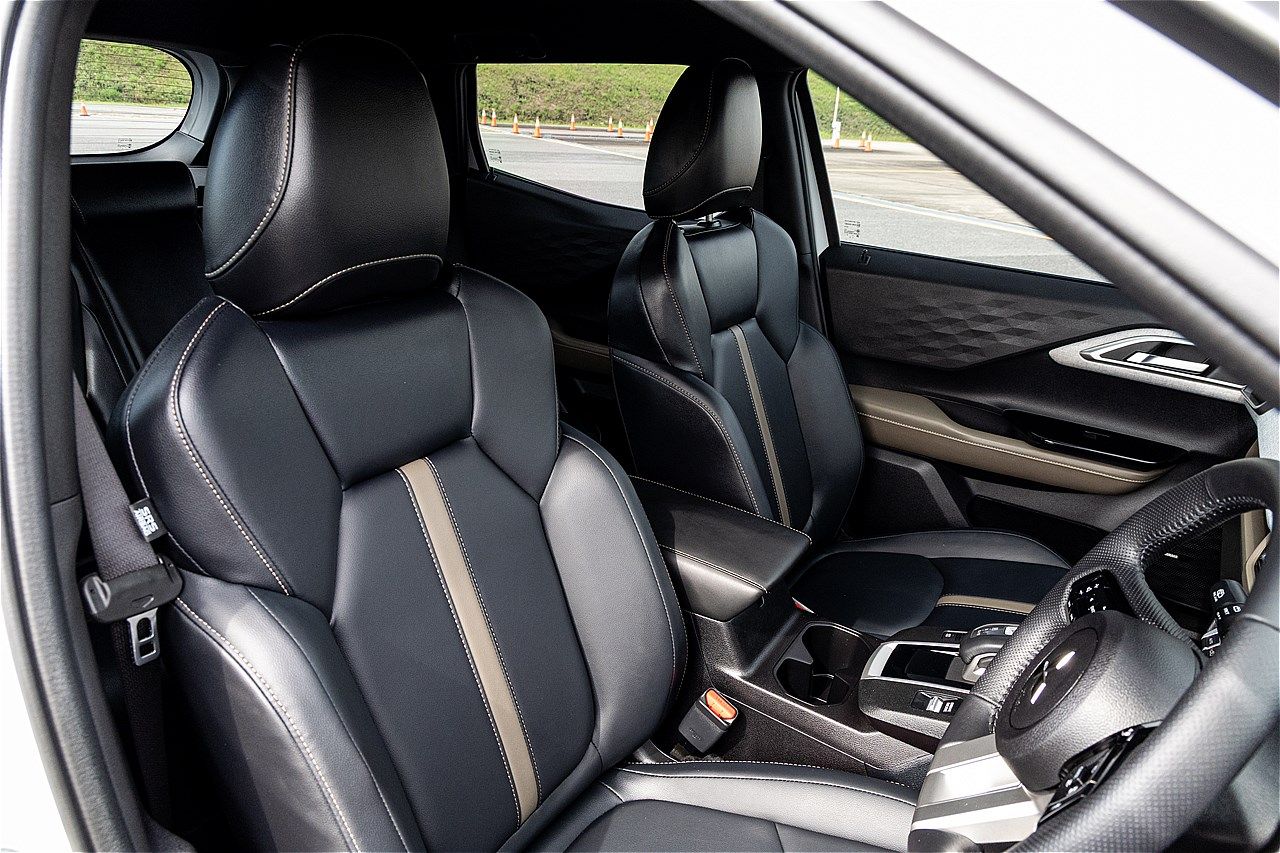 三菱の新型SUV「エクスフォースHEV」（筆者撮影）