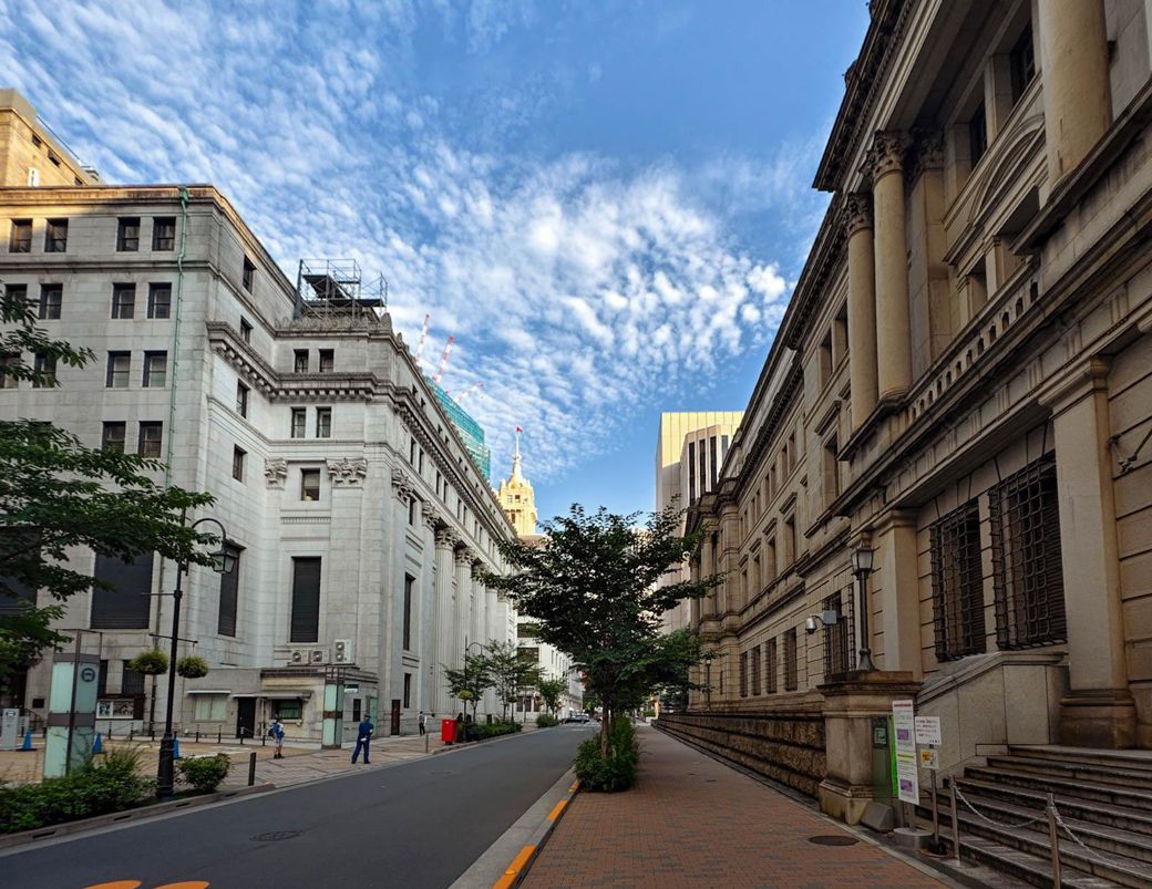 日本銀行、三井本館、三越百貨店など今も戦前に建てられた重厚な石造りのビルが残る日本橋（筆者撮影）