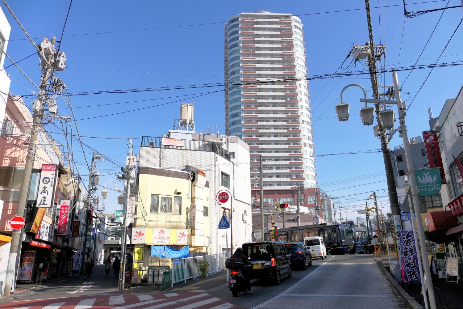 鶴ケ峰駅　駅前風景