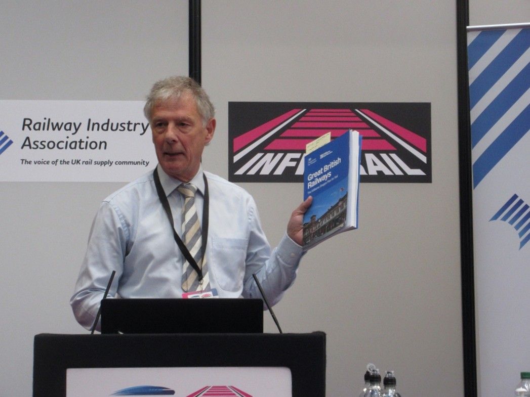 「グレート・ブリティッシュ・レイルウェイズ（GBR）」計画の白書をまとめたキース・ウィリアムズ氏＝2021年9月（筆者撮影）