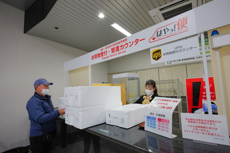 JR側に引き渡されたカツオたち。新幹線旅の始まりだ（筆者撮影）