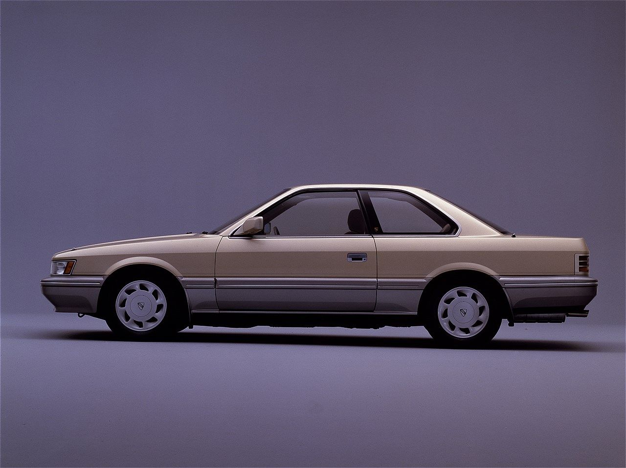 日産の2代目「レパード」（写真：日産自動車）