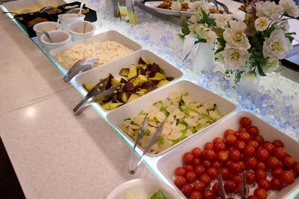 ビュッフェの野菜（写真：筆者撮影）