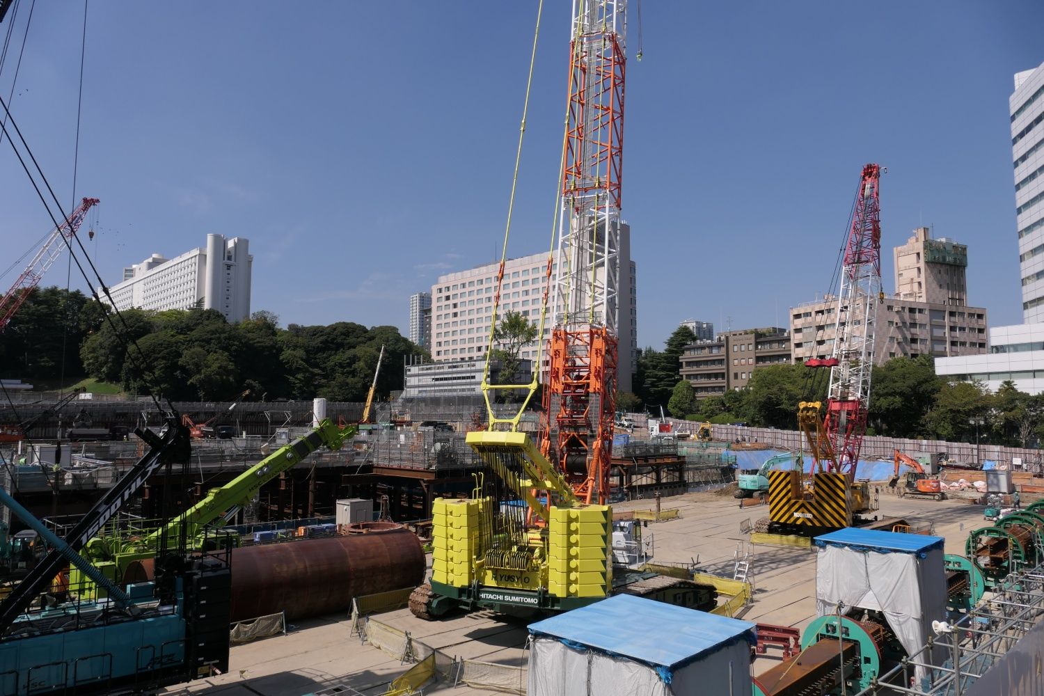 シナガワグース跡地では超高層ビルの建設工事が進む（記者撮影）
