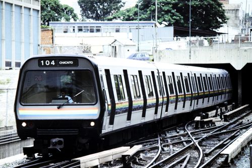 地下路線から地上区間へ顔を出したカラカスの地下鉄（1987年　筆者撮影）