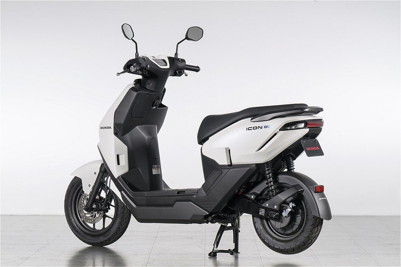 原付一種のホンダ新型電動スクーター｢アイコンe:｣（写真：ホンダモーターサイクルジャパン）