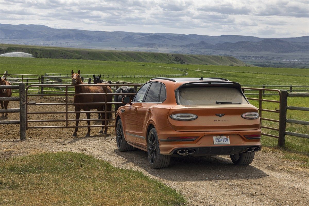 ベントレー ベンテイガ・スピード（写真：Bentley Motors）
