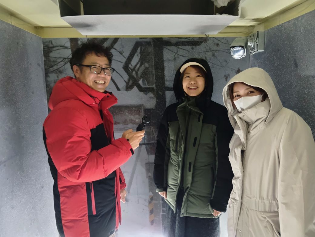 マイナス18℃の冷凍庫の中で偶然お会いした、ワークマン社外取締役の濱屋理沙氏（筆者撮影）