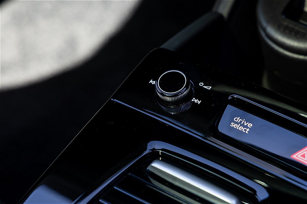 アウディの新型BEV「A6アバントe-tron」（写真：三木 宏章）