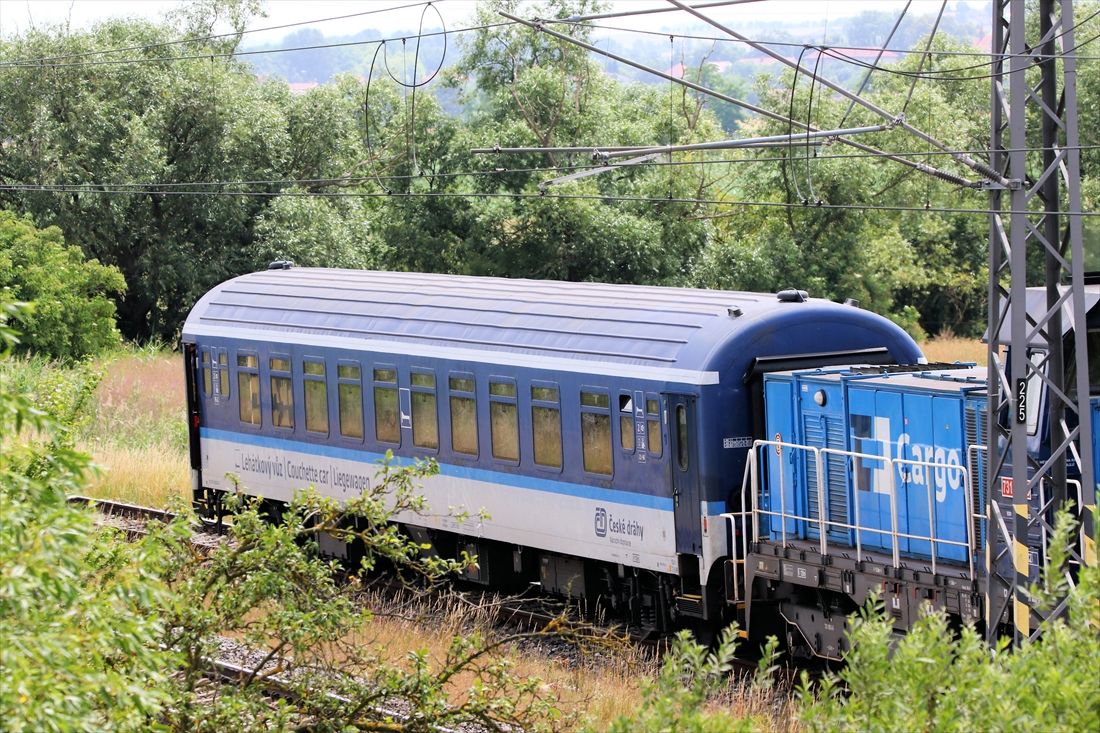 車体強度解析のためヴェリム試験センターへ回送されたチェコ鉄道客車（撮影：橋爪智之）
